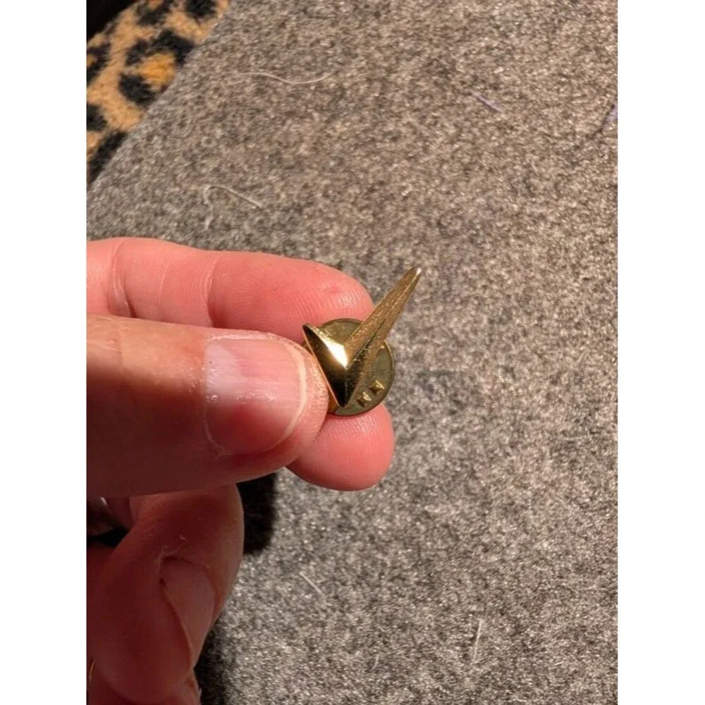Check mark pin or tie tack